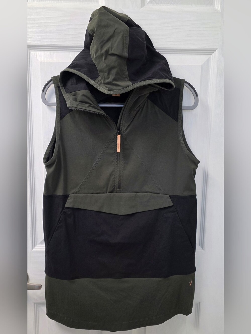 Indyeva Women’s Pull Over Vest Light Weight Hood Pockets Small S Gorpcore